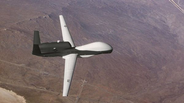 Афганистан: США нанесли авиаудары по талибам, Таджикистан готовится принимать беженцев