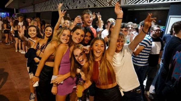 Дайджест: Джефф Безос отправляется в космос, принц Гарри пишет книгу мемуаров