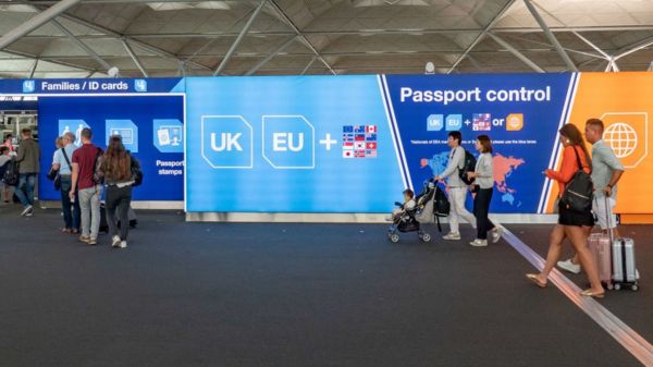 Проходной балл. Британия решила, на каких условиях будет пускать мигрантов