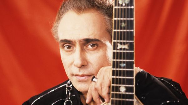 В России скончался худрук цыганского театра "Ромэн" Николай Сличенко. Он возглавлял его больше 40 лет