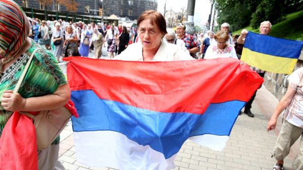 Опрос: 41% украинцев считают себя единым народом с россиянами, 55% с этим не согласны