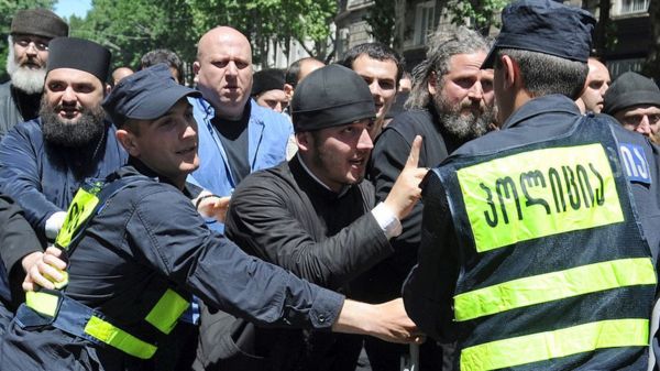 ЛГБТ-активисты готовятся к шествию в Тбилиси, ультраконсерваторы - к его срыву