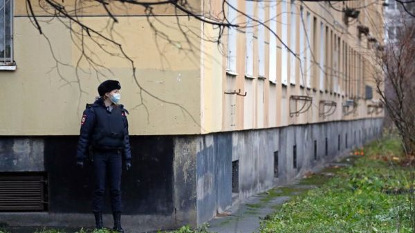 Захватившему своих детей жителю Петербурга дали 1,5 года. Жена просила дать ему шанс на исправление