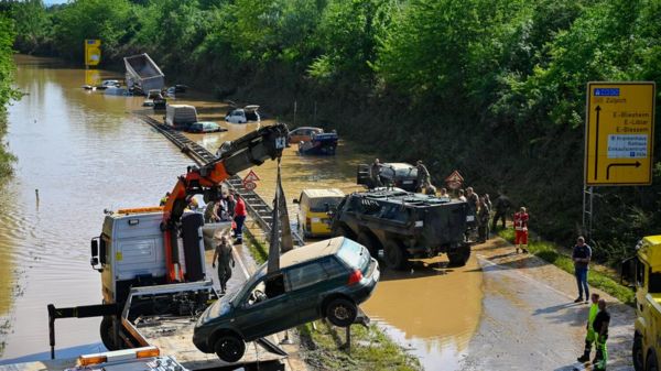 Наводнения в Европе: жители расчищают завалы, в Австрии и Баварии новые дожди