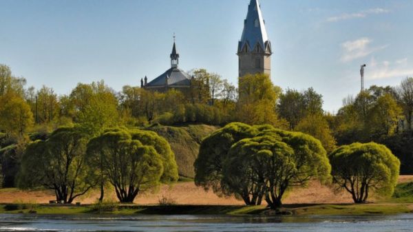 Российские пограничники задержали трех кубинцев. Они хотели уплыть в Эстонию на надувных матрасах