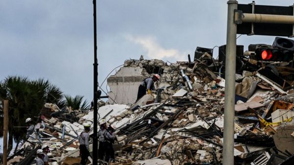 В Майами сносят уцелевшую часть обрушившегося дома. Иначе ее может снести шторм