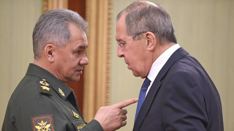 &laquo;Бабам &mdash; цветы, детям &mdash; мороженое&raquo;. Лавров и Шойгу поедут в регионы агитировать за &laquo;Единую Россию&raquo;