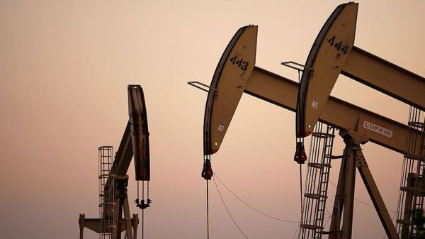 Страны ОПЕК и Россия договорились увеличить добычу нефти