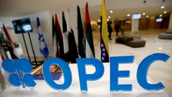 Страны ОПЕК и Россия договорились увеличить добычу нефти