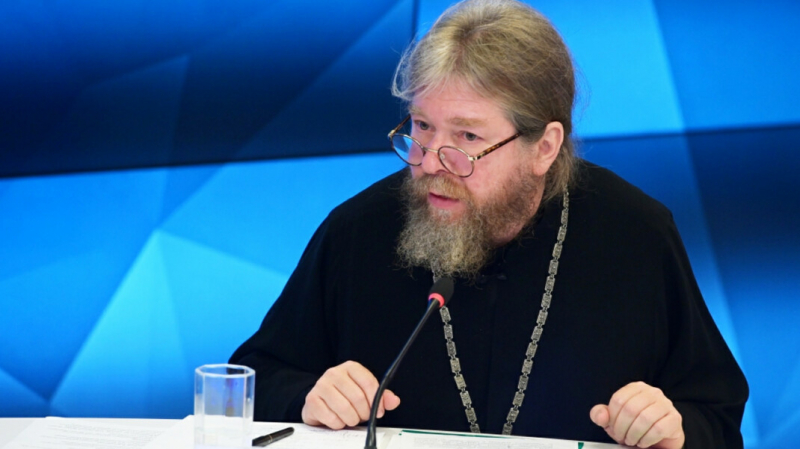 &laquo;Духовник Путина&raquo; раскритиковал противников вакцинации и напомнил им о &laquo;духовных наночипах&raquo;