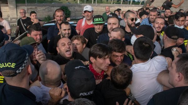 В Тбилиси отменили ЛГБТ-шествие из-за угрозы безопасности участников