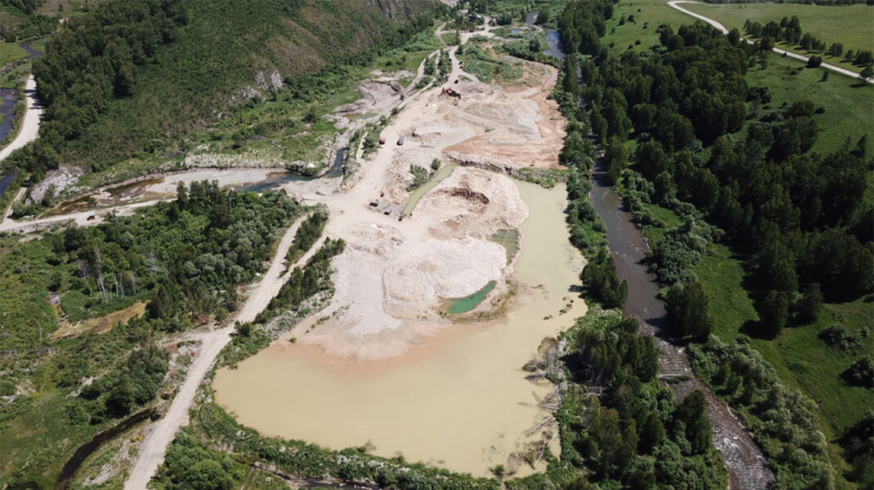 Экологи рассказали о загрязнении почти 1500 км сибирских рек из-за добычи золота