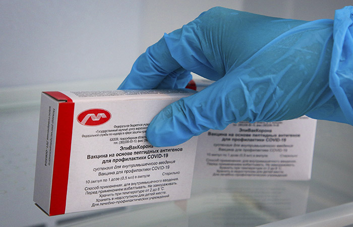 "ЭпиВакКорона" доступна в Москве лишь для тех, кто сделал первый укол этим препаратом