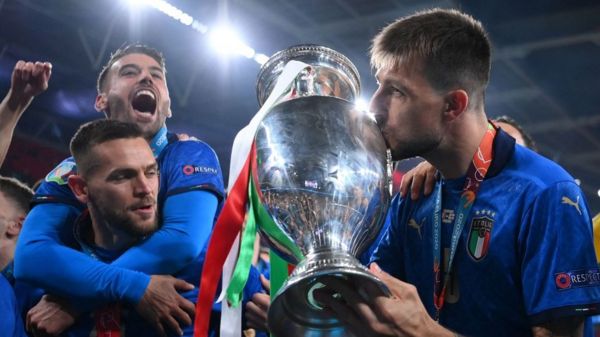 Дайджест: финал Евро, протесты на Кубе и Брэнсон в космосе