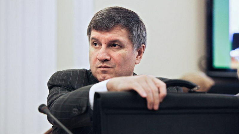 Глава МВД Украины, называвший Путина &laquo;бешеной собакой&raquo;, ушёл в отставку