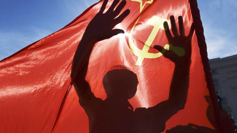 КПРФ потребовала у прокуратуры проверить законность отстранения от работы непривитых работников транспорта