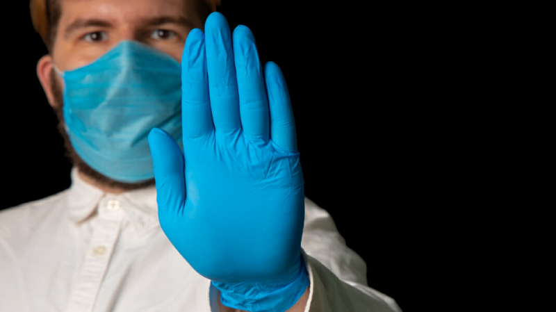 Московский Депздрав отрицает ограничения в выдаче медотводов от вакцинации. О &laquo;перекосах&raquo; заявил Петр Толстой