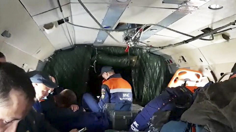 На Камчатке нашли обломки пропавшего пассажирского самолёта. На его борту находились 28 человек