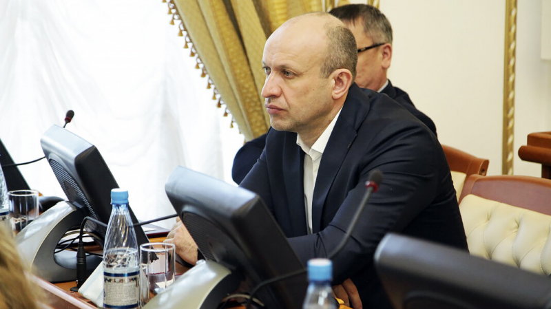 На курганского депутата завели дело из-за охоты, во время которой волка переехали снегоходом