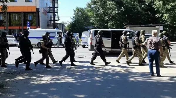 Неизвестный в Тюмени захватил заложников в отделении Сбербанка 