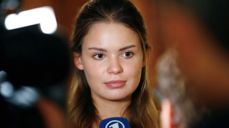 Ника Никульшина улетела под присмотром спецслужб. По ее мнению, власти хотят выдворить всю группу Pussy Riot