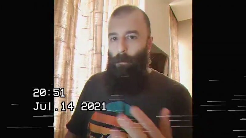 Переехавший в Россию бывший аналитик ФБР рекламирует "турслет" для неонацистов. Некоторые страны считают его террористом