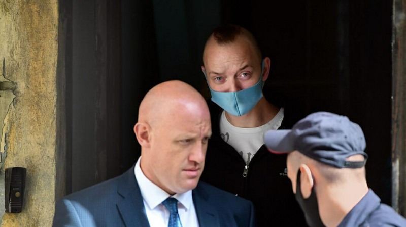 Следователь назвал общественный резонанс одной из причин продления ареста журналисту Сафронову