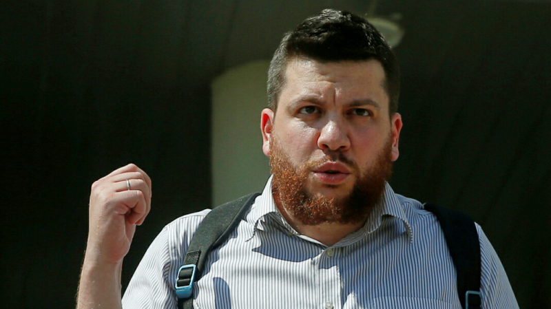 Соратника Навального оштрафовали за зимнюю акцию &laquo;Любовь сильнее страха&raquo; с фонариками