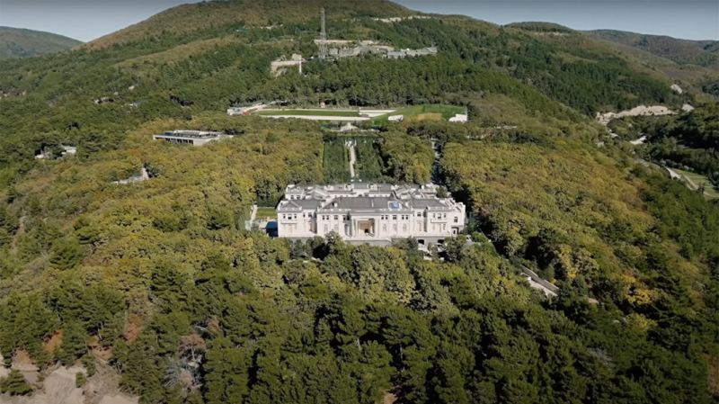 Топ-менеджер Ротенберга возглавил компанию, владеющую &laquo;дворцом Путина&raquo;