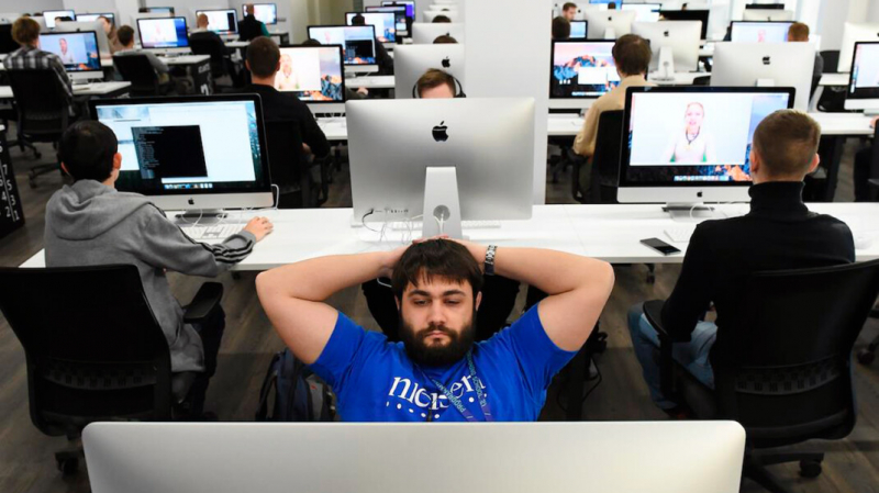 Треть россиян выступили против четырёхдневной рабочей недели. Главный страх &mdash; падение зарплаты