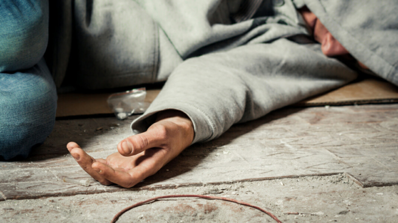 В 2020-м резко выросло число смертей после употребления наркотиков. Среди возможных причин — закрытие границ