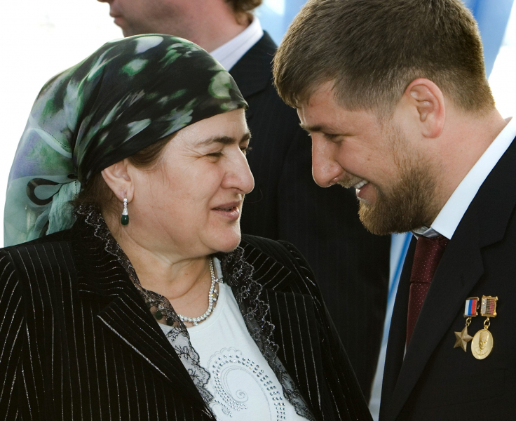 "В Чечне продвигается линия, что Кадыровы &ndash; чуть ли не Богом помазанная семья". За что получает награды мать главы Чечни