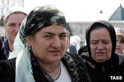 "В Чечне продвигается линия, что Кадыровы &ndash; чуть ли не Богом помазанная семья". За что получает награды мать главы Чечни