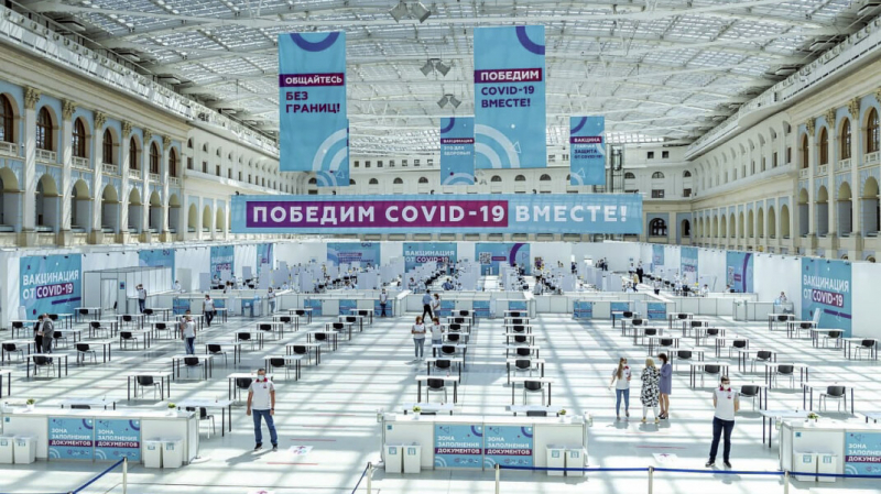 В ГУМе закроют пункт вакцинации от ковида. Новый откроют в Гостином дворе &mdash; он будет крупнейшим в России
