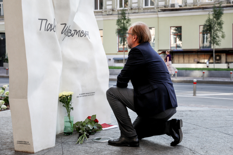 В Киеве вспоминают журналиста Павла Шеремета. Он погиб пять лет назад