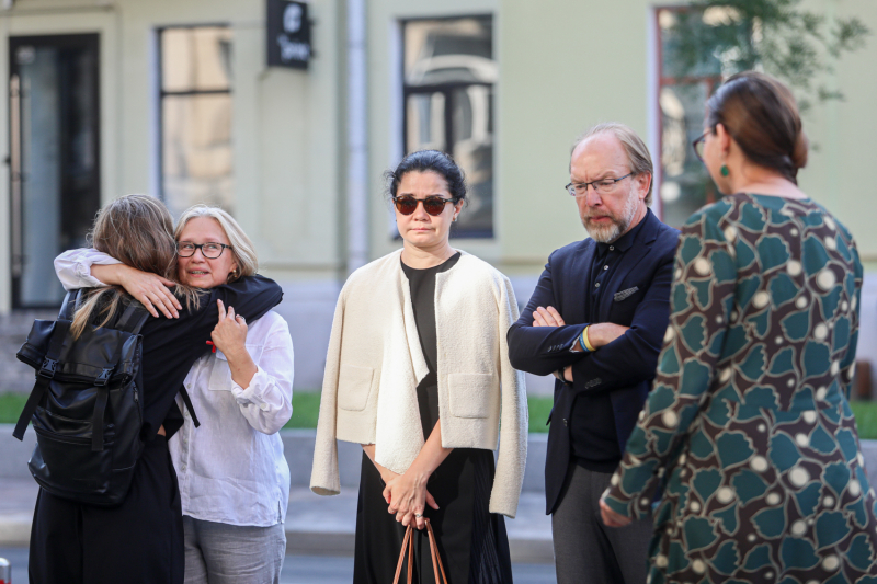 В Киеве вспоминают журналиста Павла Шеремета. Он погиб пять лет назад