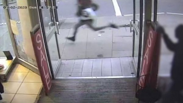 "Хотел убить королеву". Суд в Лондоне выясняет, почему осужденный исламист был освобожден за 10 дней до теракта