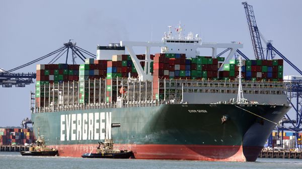 Виновник затора в Суэцком канале "Эвер Гивен" прибыл в порт назначения. С опозданием в четыре месяца