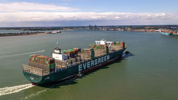 Виновник затора в Суэцком канале "Эвер Гивен" прибыл в порт назначения. С опозданием в четыре месяца