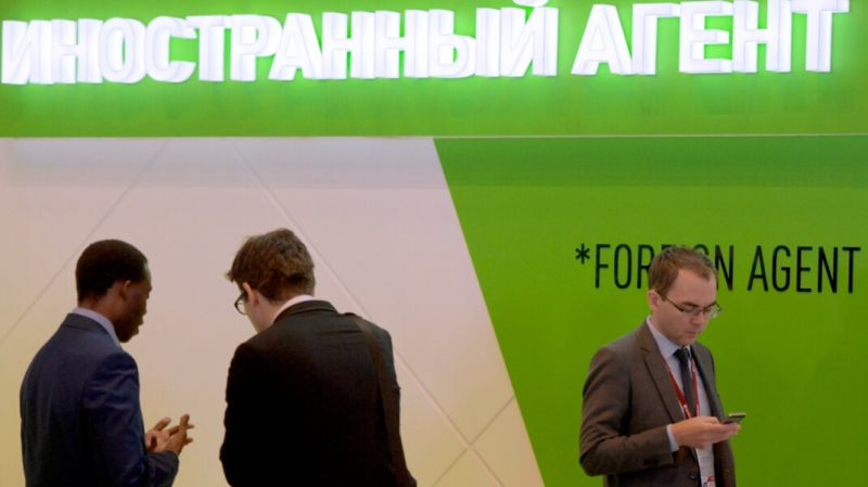 62% граждан лояльно относятся к иноагентам. В версию о борьбе с вмешательством Запада они верят все меньше