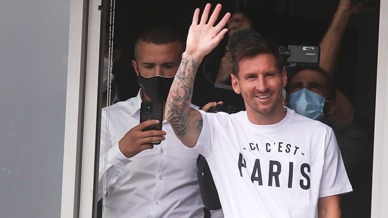 Лионель Месси официально стал игроком "Пари Сен-Жермен"