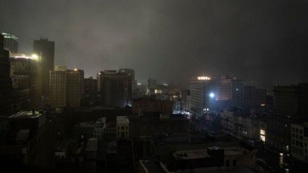 Два миллиона человек без электричества, разрушения и жертвы. Ураган "Ида" прошел по Луизиане