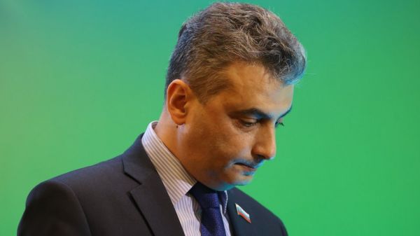 Льва Шлосберга сняли с выборов в Пскове из-за связи с Навальным. Но зарегистрировали на выборы в Госдуму