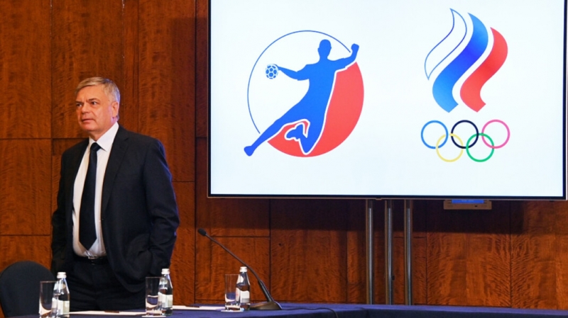 Глава российской Федерации гандбола пообещал дать &laquo;по мозгам&raquo; тренеру из-за игры женской сборной на Олимпиаде