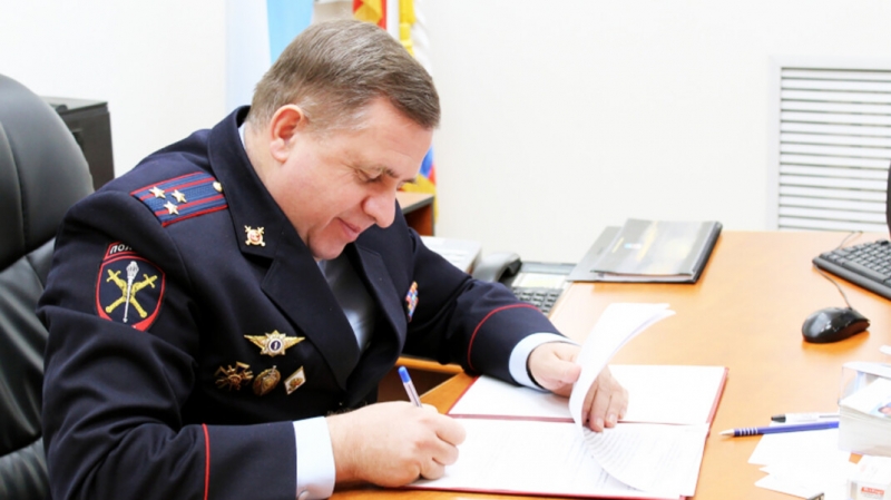 На начальника камчатской полиции завели дело за помощь браконьерам в обмен на 2 млн рублей