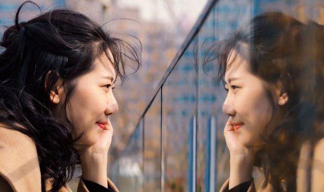 Почему зеркала переворачивают изображение горизонтально, а&nbsp;не&nbsp;вертикально 