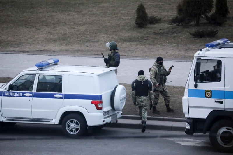 "Сдерживающий фактор для силовиков". Эксперт по цифровой безопасности о последствиях взлома паспортной системы Беларуси