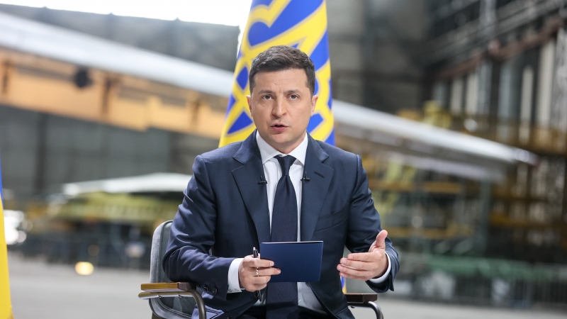 Зеленский предложил уезжать и "искать себе место в России" жителям Донбасса, которые чувствуют себя россиянами