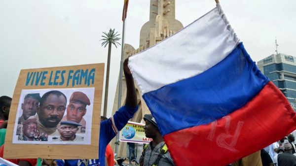 Дайджест: Франция против “вагнеровцев” в Мали, ЕС идет на контакт с талибами