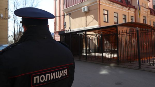 "Мягкий террор": кто стоит за опросами МВД по утечкам данных сторонников Навального